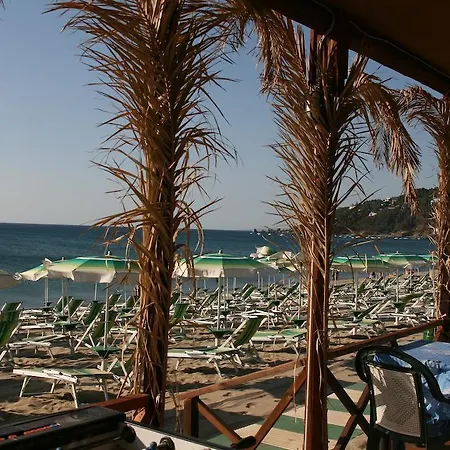 Отель Porto Rhoca Сквилласе
