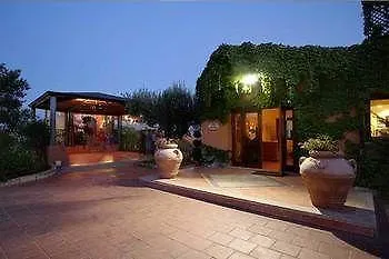 Отель Porto Rhoca Сквилласе