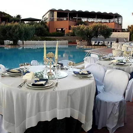 Porto Rhoca 4*