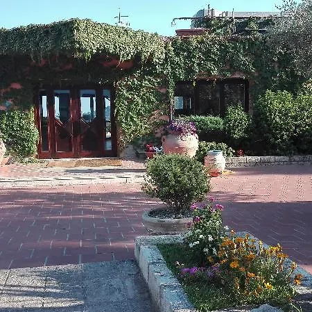 Porto Rhoca Отель Сквилласе