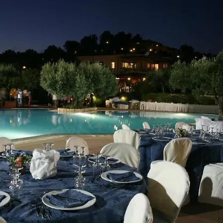 Porto Rhoca Отель Сквилласе