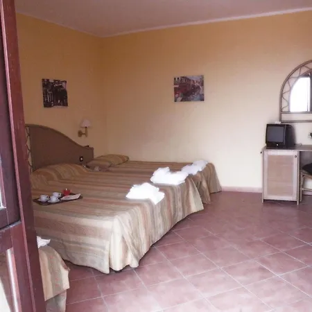 Отель Porto Rhoca 4*