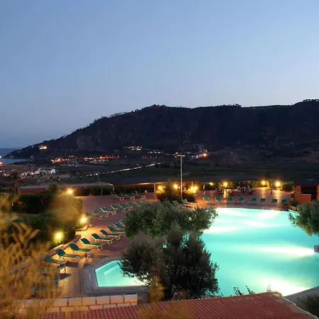 Porto Rhoca Отель Сквилласе