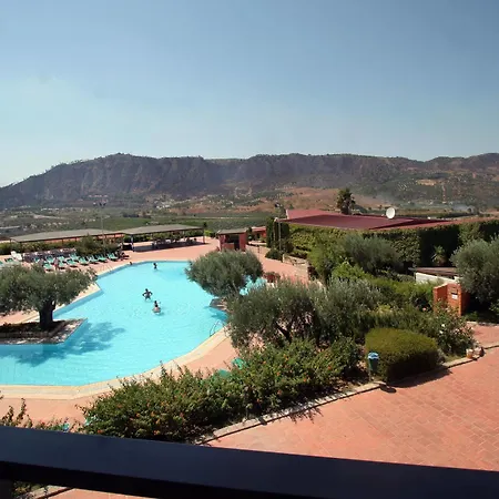 Porto Rhoca 4*