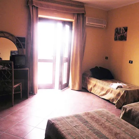 ホテル Porto Rhoca 4*