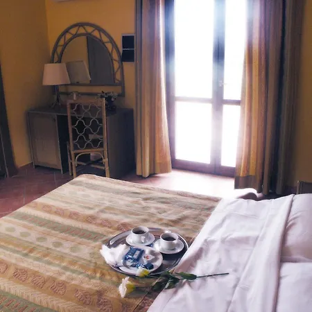 Porto Rhoca 4* 斯奎拉切